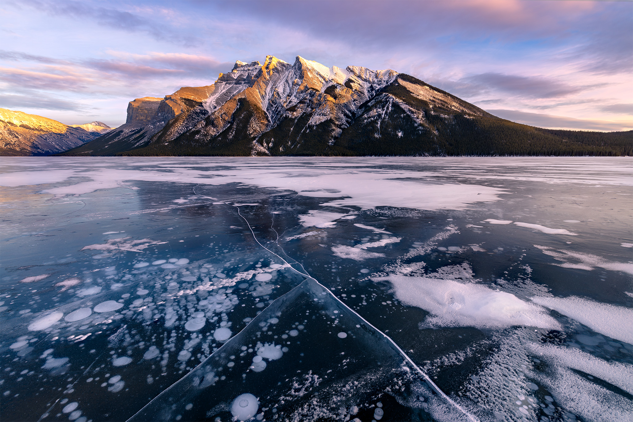 Landscape Photography of frozen bubbles at Lake Minnewanka in the Canadian Rockies